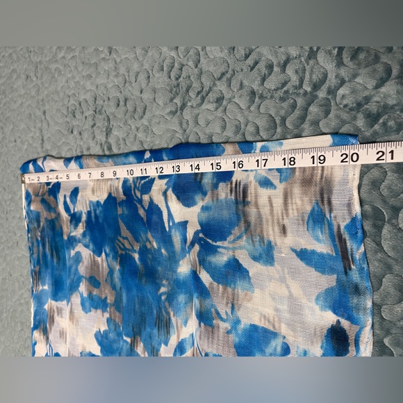 Doncaster Scarf NWT Floral Blue/White/Black Silk Blend Lightweight Fringed - Picture 3 of 4
